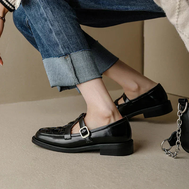 Women's Flats — ISAVA