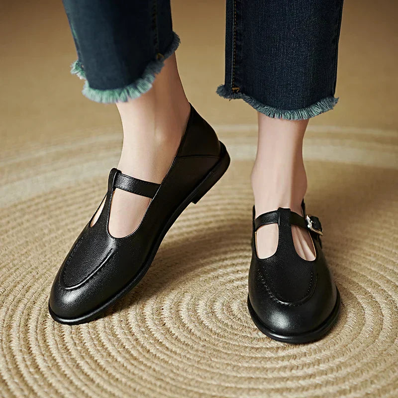 Women's Pumps — LAURA